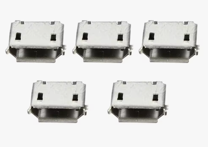 Cómo cambiar un conector micro USB que se encuentra dañado